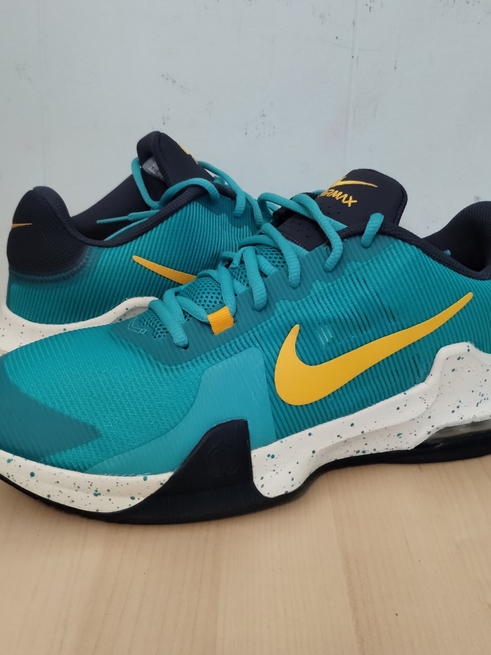 Nike Air Max Impact Size 11 Teal University Gold Basketball Training Gym